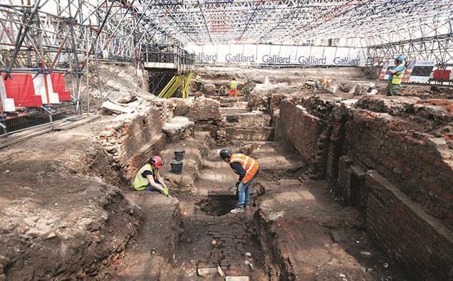 Archaeologists on site at the Curtain Theatre MOLA